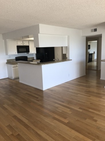 1233 Amherst Ave, Unit 204 in Los Angeles, CA - Foto de edificio - Building Photo