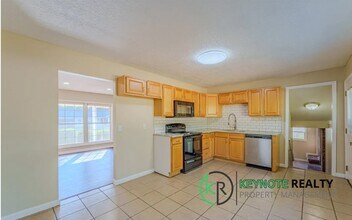 125 Teakwood Ln in Springboro, OH - Building Photo - Building Photo