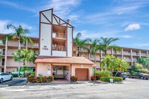 7280 Amberly Ln in Delray Beach, FL - Building Photo
