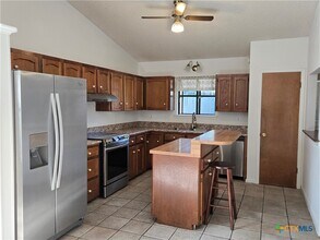 248 Hilltop Dr in Seguin, TX - Building Photo - Building Photo