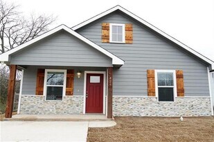 424 E Nelson St in Denison, TX - Building Photo