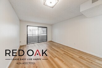 11817 Victory Blvd in Los Angeles, CA - Building Photo - Building Photo