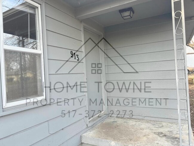 913 Pierce Rd in Lansing, MI - Building Photo - Building Photo
