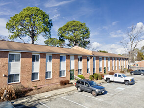 Monterey Apartments in Hampton, VA - Building Photo - Building Photo