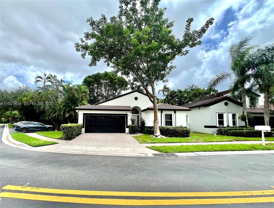 1501 SW 149th Ave in Pembroke Pines, FL - Building Photo