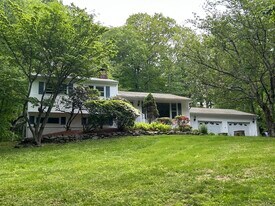 14 Aspen Ledges Rd in Ridgefield, CT - Building Photo