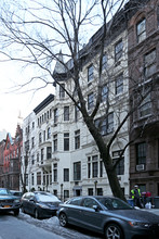 25-12 82nd Street in New York, NY - Foto de edificio - Building Photo