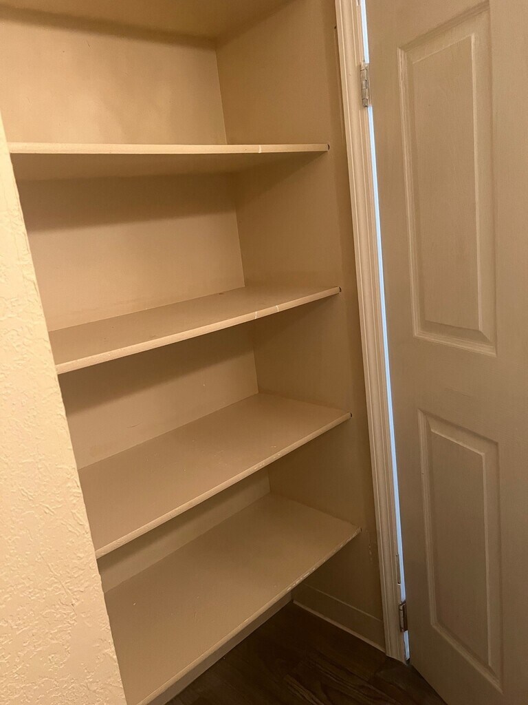 Oak Gardens Apartments in Hollywood, FL