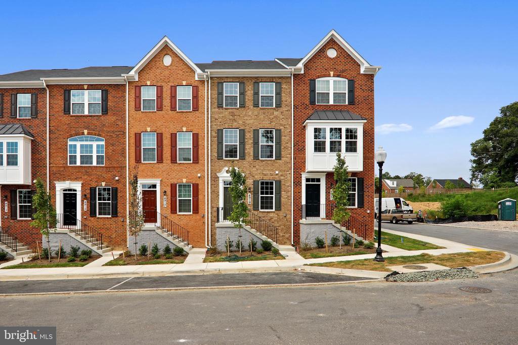 4919 Crest View Dr in Hyattsville, MD - Building Photo