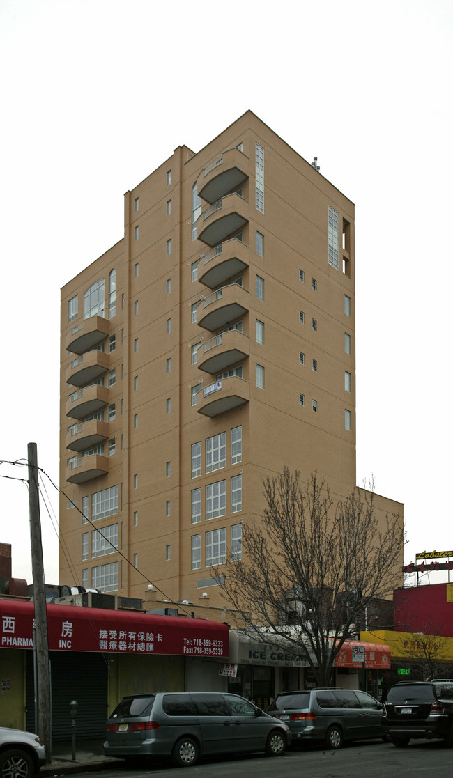 Grace Tower in Flushing, NY - Foto de edificio - Building Photo