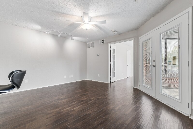 1712 Baird Farm Cir in Arlington, TX - Building Photo