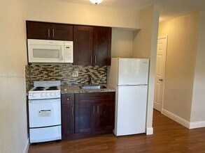 4260 NW 31st Terrace-Unit -5 in Lauderdale Lakes, FL - Building Photo - Building Photo
