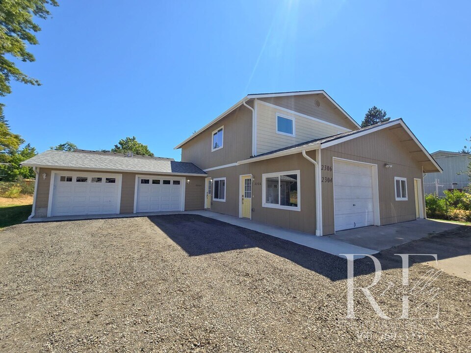 2304 SE Lund Ave in Port Orchard, WA - Building Photo