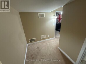 652 Lott Crescent in Milton, ON - Building Photo - Building Photo