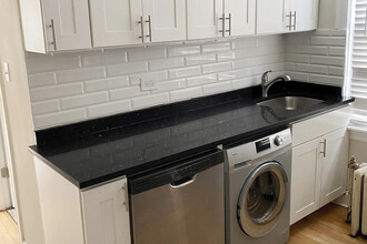 733 Elm St, Unit 733-302 in Winnetka, IL - Building Photo - Building Photo