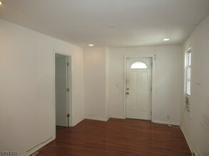 10 Humbert St in Nutley, NJ - Building Photo - Building Photo