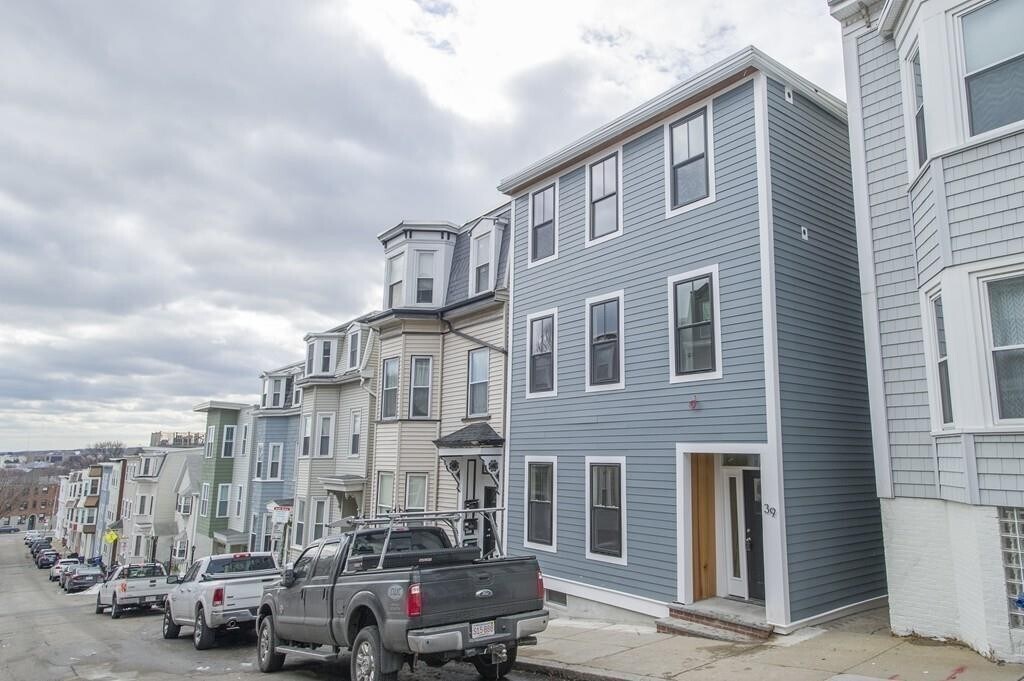 39 Gates St in Boston, MA - Building Photo