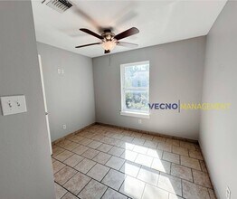 214 Nopal St in San Antonio, TX - Building Photo - Building Photo