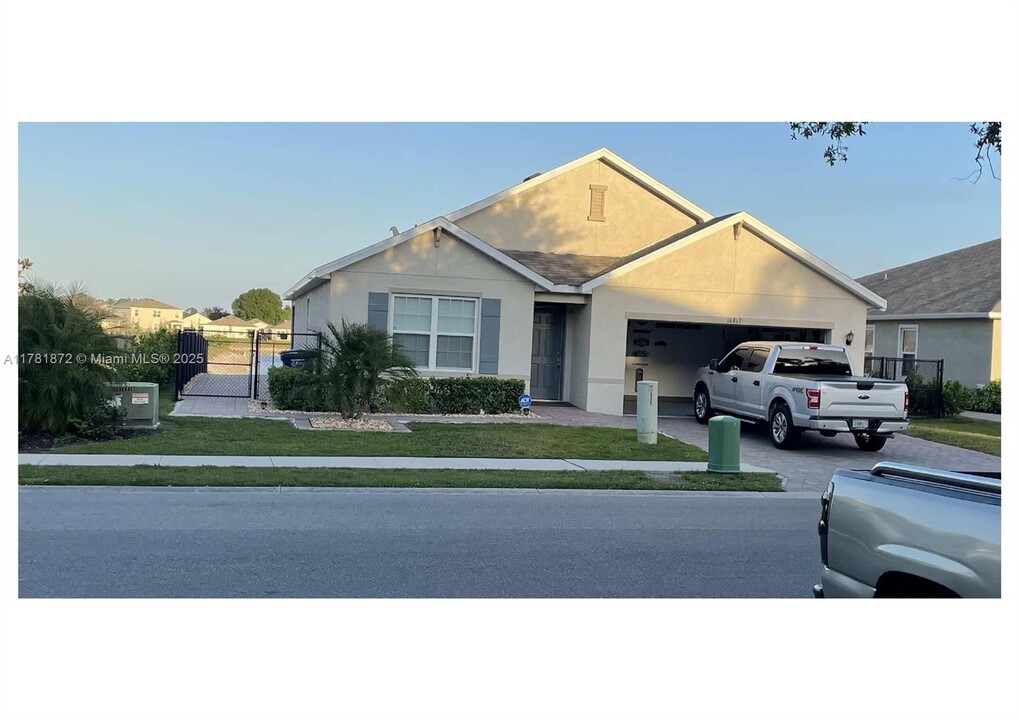 10817 Marble Brook Blvd in Lehigh Acres, FL - Building Photo