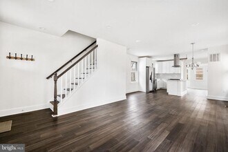 2427 Girard Pl NE in Washington, DC - Building Photo - Building Photo