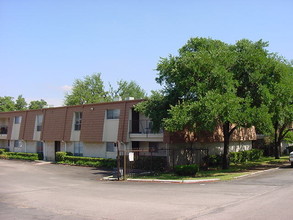 The Aurora Apartments in Dallas, TX - Building Photo - Building Photo