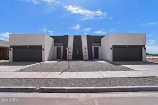 11492 Summer Dr in Socorro, TX - Building Photo