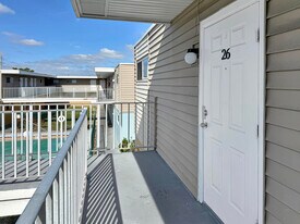 1500 Crescent Cir in Lake Park, FL - Building Photo