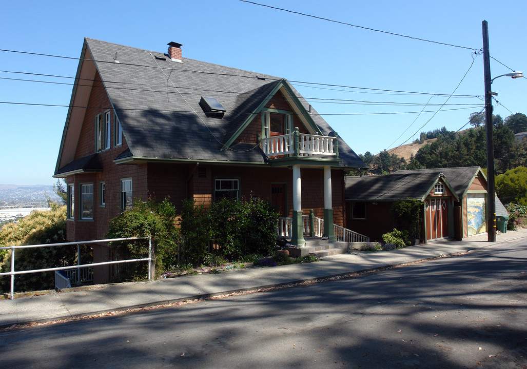 37 Terrace Ave in Richmond, CA - Foto de edificio