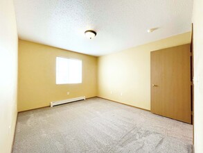 Turnpike Apartments in Bismarck, ND - Building Photo - Building Photo