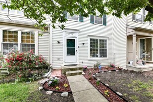 1776 Rochelle Ct in Woodbridge, VA - Building Photo