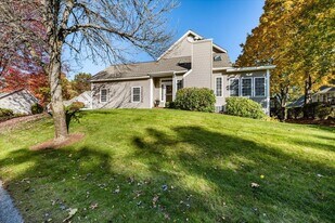 1 Summer Snow Ln in Bedford, NH - Building Photo