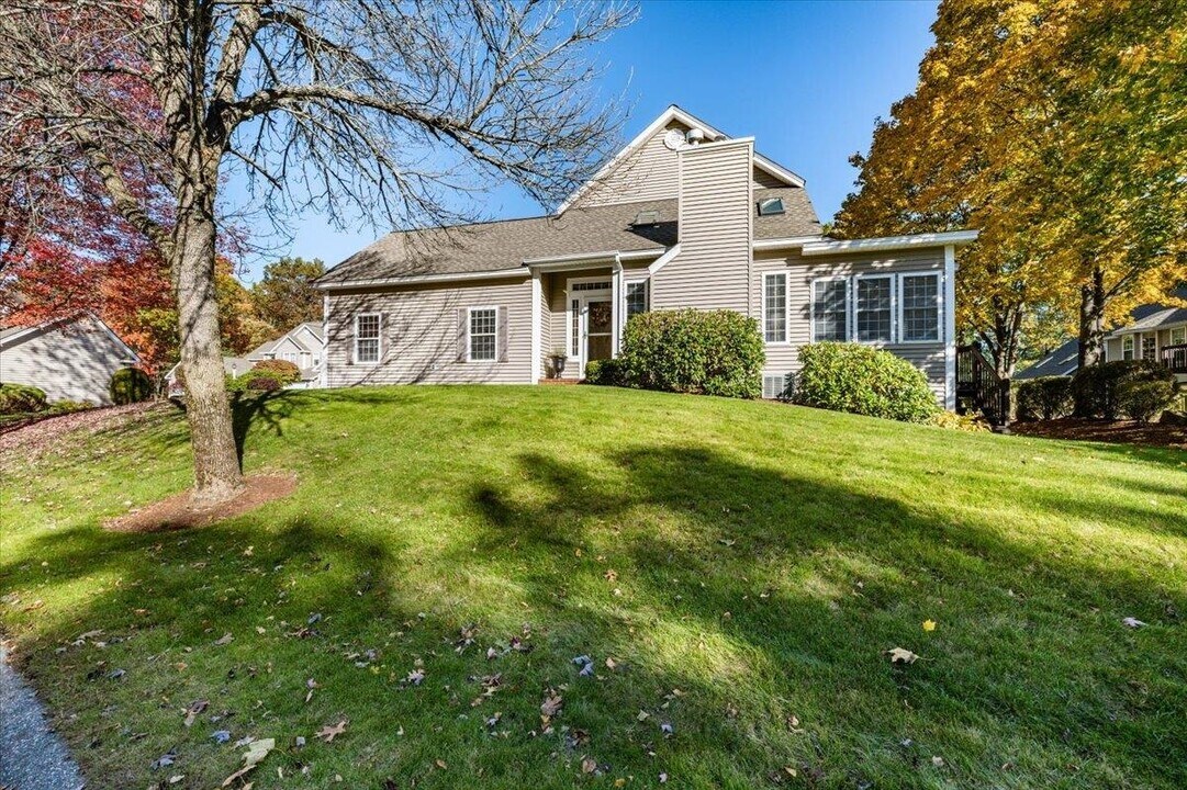 1 Summer Snow Ln in Bedford, NH - Building Photo