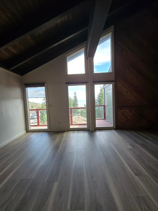 332 Quaking Aspen Ln in Stateline, NV - Building Photo - Building Photo