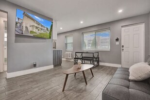 906 N Riverside Dr, Unit SI ID1503993P in Pompano Beach, FL - Building Photo