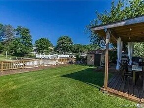2364 Beverly Rd in Wantagh, NY - Building Photo - Building Photo