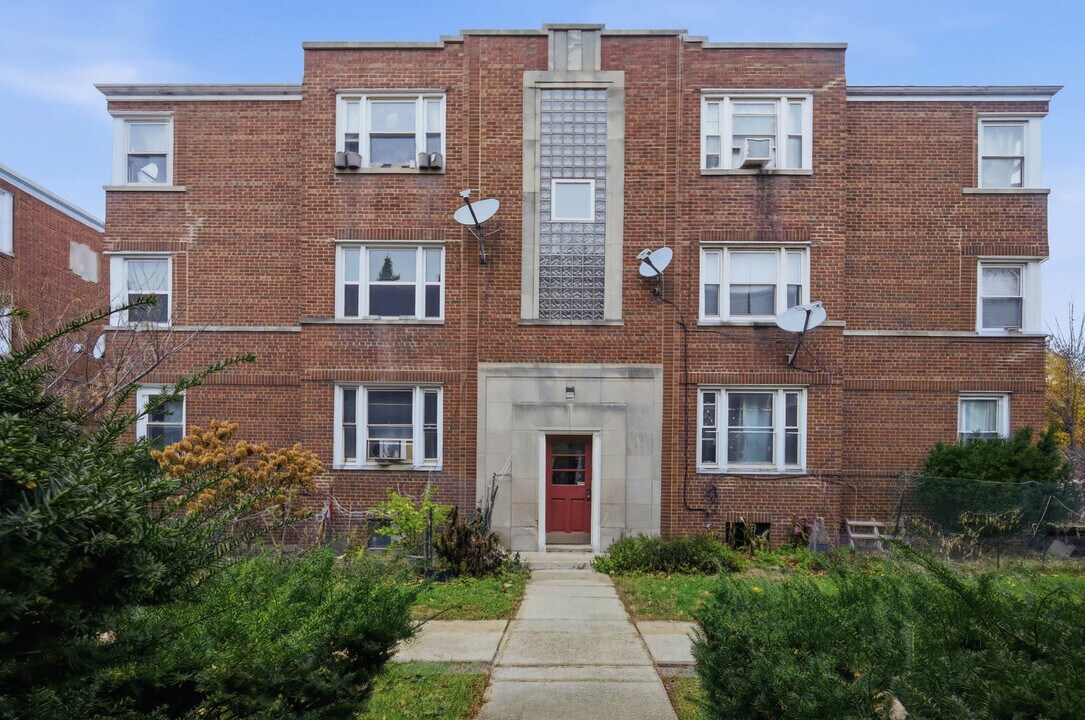 7524 N Ridge Blvd in Chicago, IL - Building Photo