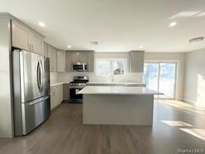 27 Church St in Highland Falls, NY - Building Photo - Building Photo