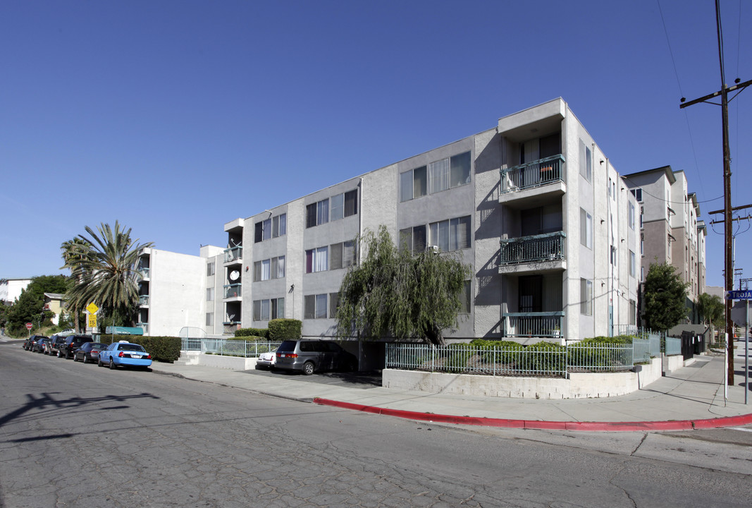 Trojan Place Apartments in San Diego, CA - Foto de edificio