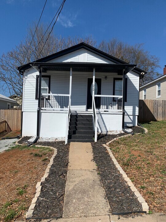 212 Spartanburg St in Greenville, SC - Building Photo