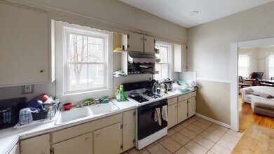 5 Durham St, Unit 1 in Somerville, MA - Building Photo - Building Photo