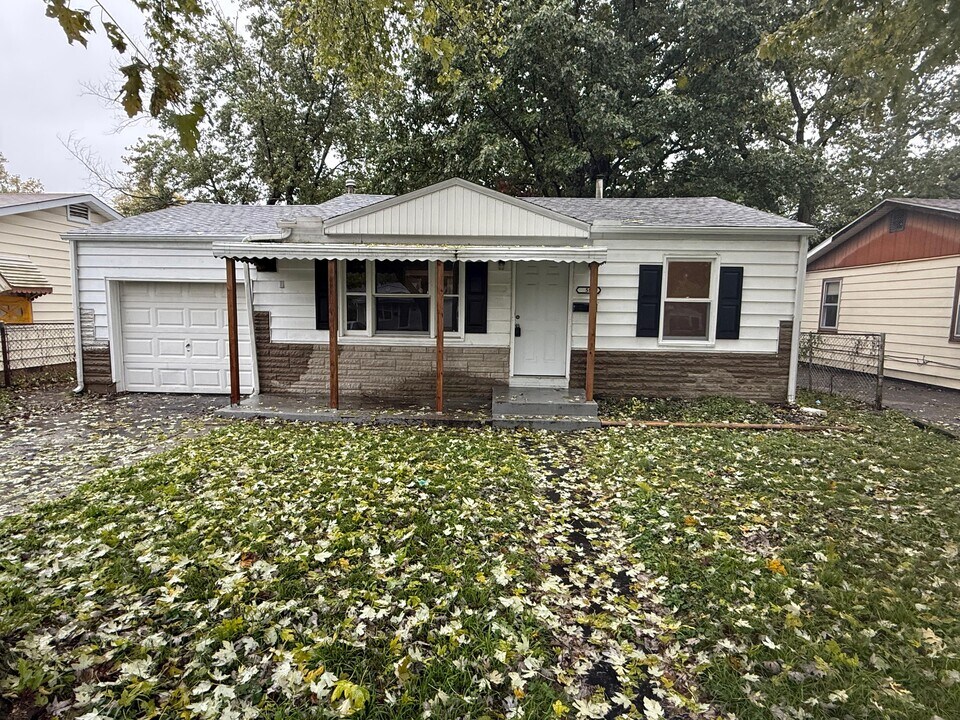 58 David St in Sauget, IL - Building Photo