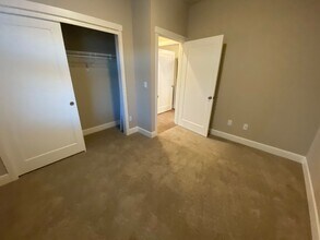 4907 SW Zenith Ave in Redmond, OR - Building Photo - Building Photo