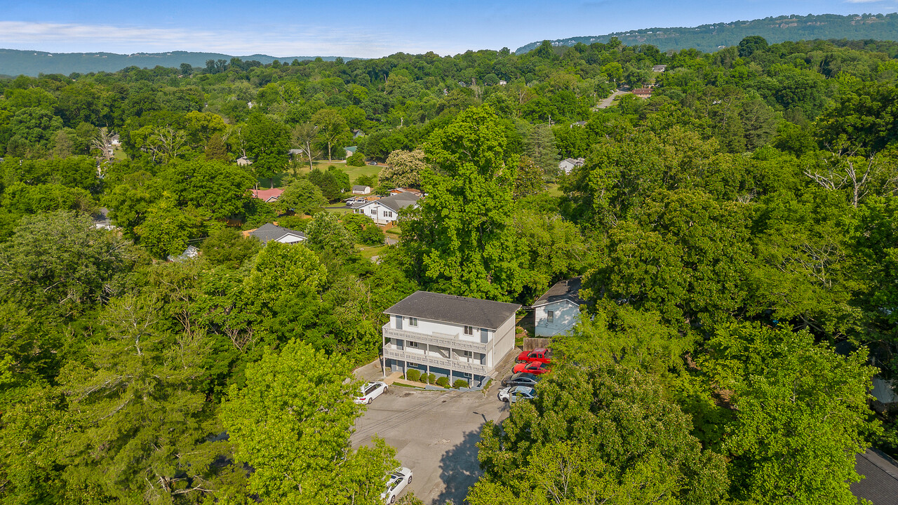 101 P Poole Ave in Red Bank, TN - Building Photo