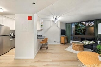 300 Wai Nani Way in Honolulu, HI - Building Photo - Building Photo