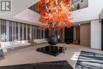 4015 The Exchange in Mississauga, ON - Building Photo - Building Photo