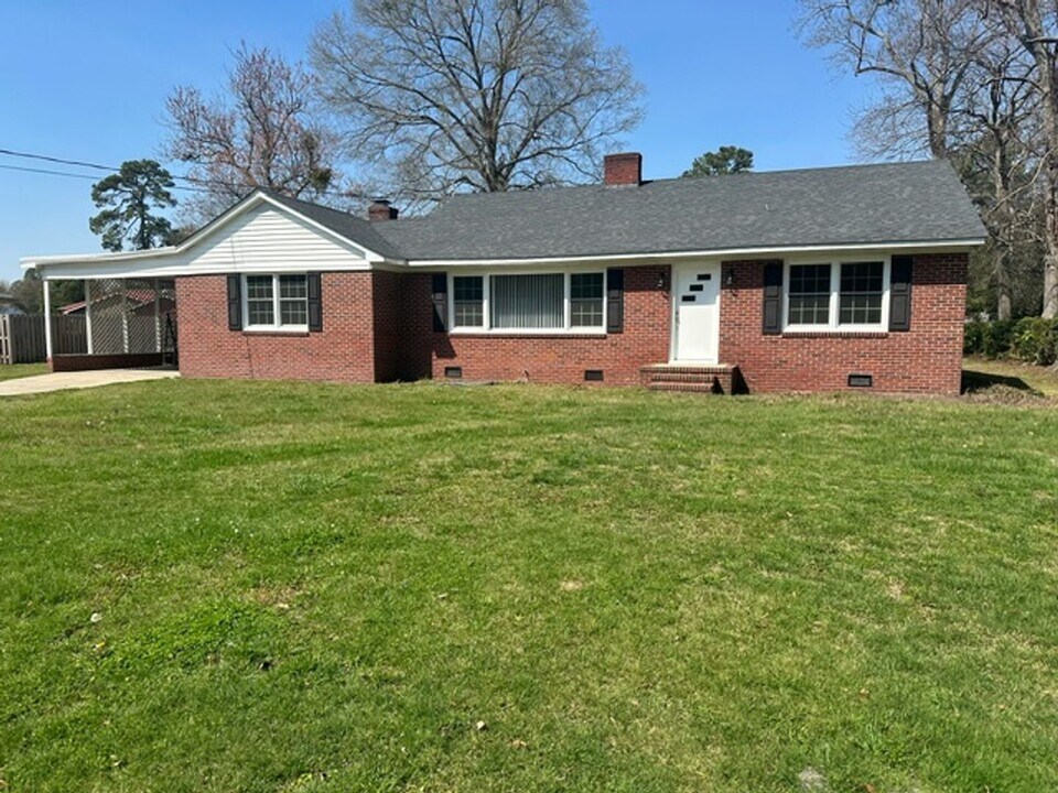 1203 Ruffin Terrace in Kinston, NC - Building Photo