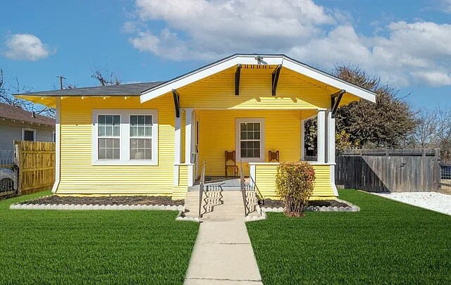 475 E French Pl in San Antonio, TX - Building Photo