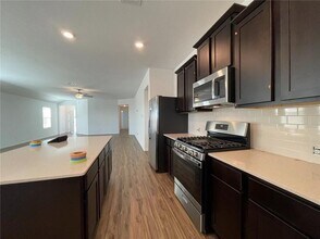 216 Arnage Dr in Hutto, TX - Building Photo - Building Photo