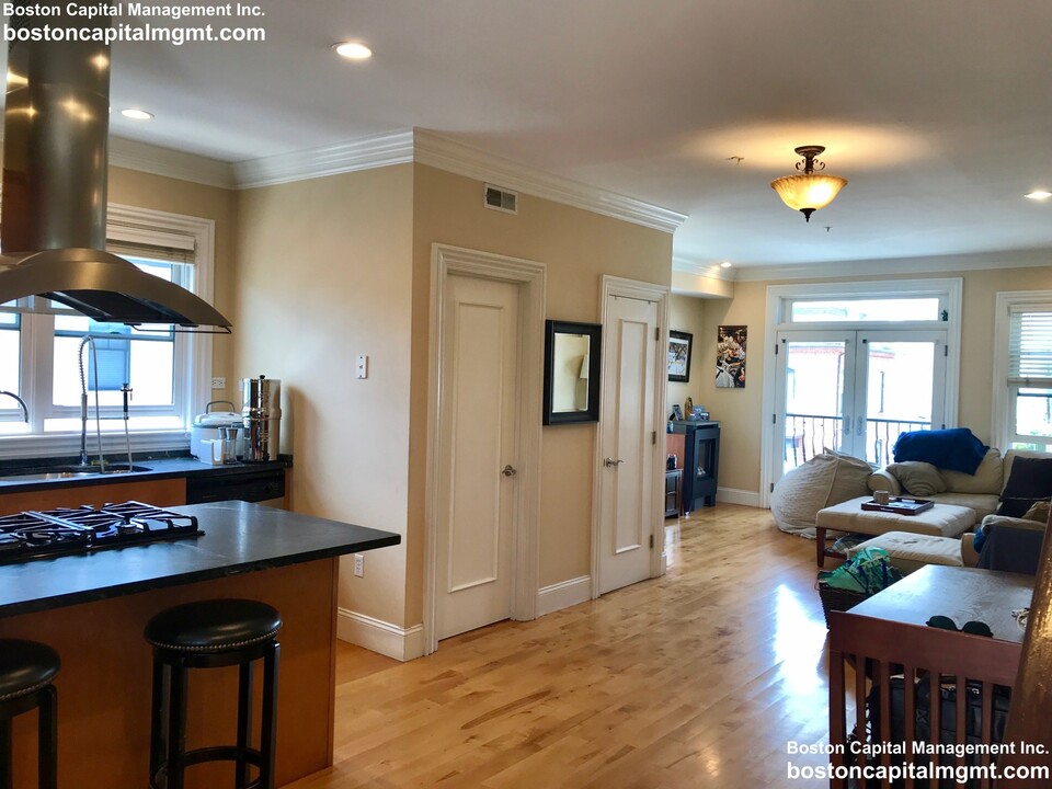 362 Dorchester St, Unit 3 in Boston, MA - Building Photo