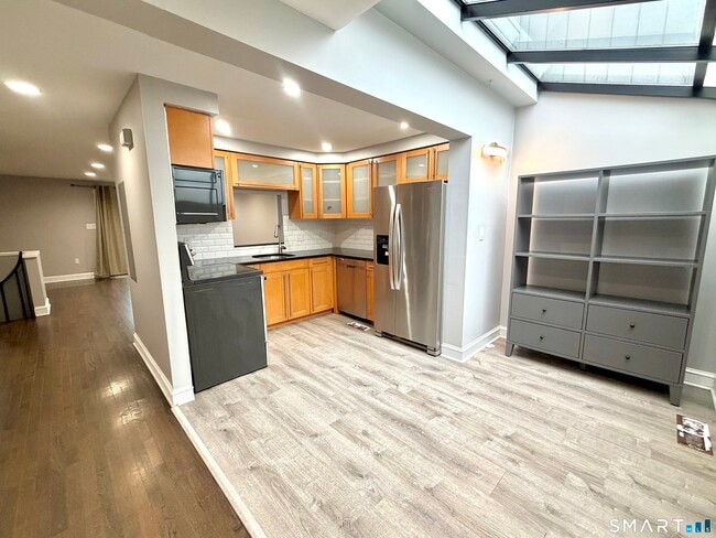 35 Seaside Ave in Stamford, CT - Building Photo - Building Photo